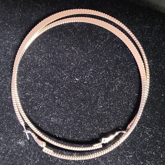 Hoop hall - Picture 3 of 5